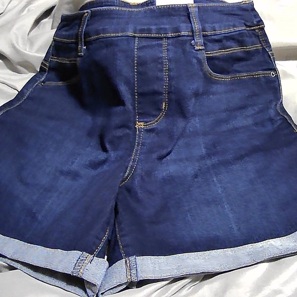 * NWT*  Time and Tru shorts size 4/6 elastic waist